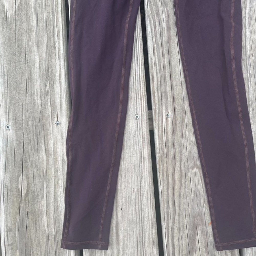 ** Athleta Leggings Sz XS Maroon Purple Salutation 7/8 Tight High Waist - Picture 2 of 9